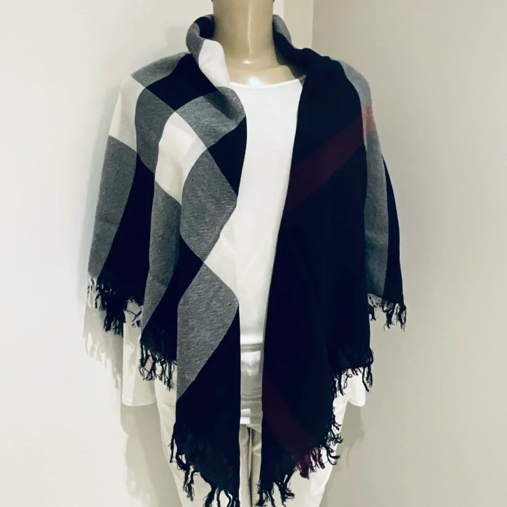 BURBERRY LONDON HOUSR CHECK WRAP / SCARF. - Picture 2 of 10